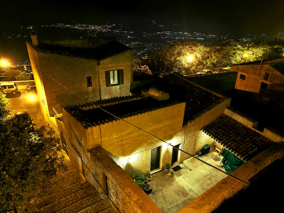 Esterno di Casa Cartagine — Erice